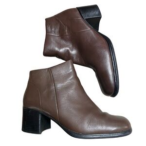 Thom McAn Brown Leather Square Toe Ankle Boots 8.5 Block Heel Zip Up Chunky Y2K